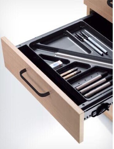 [TIRPLUMTAK] ZWARTE PENNENBAKLADE TRAK